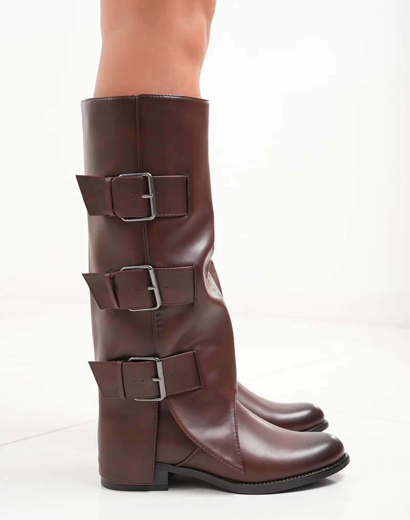 Bottes marron chocolat à bout rond et multiples boucles