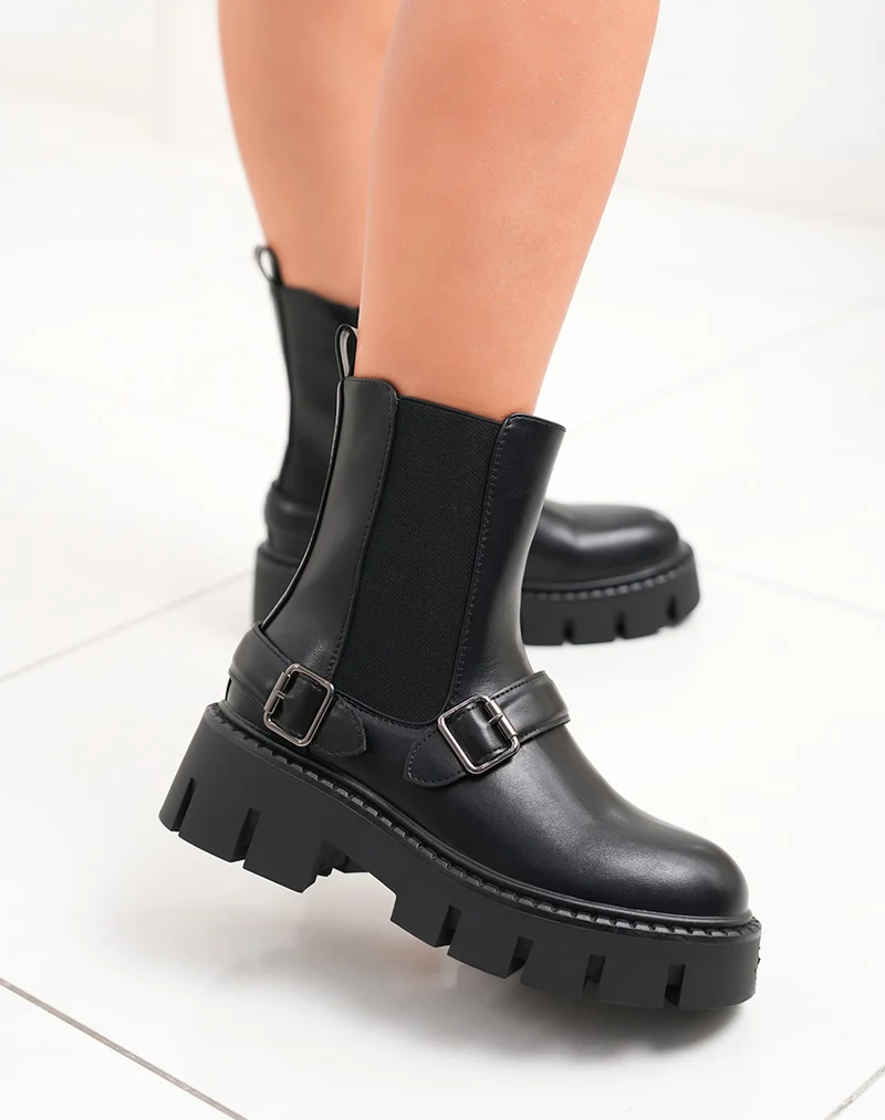Bottines noires à semelle crantée et double boucles