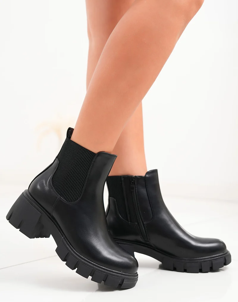 Bottines basses noires à semelle crantée