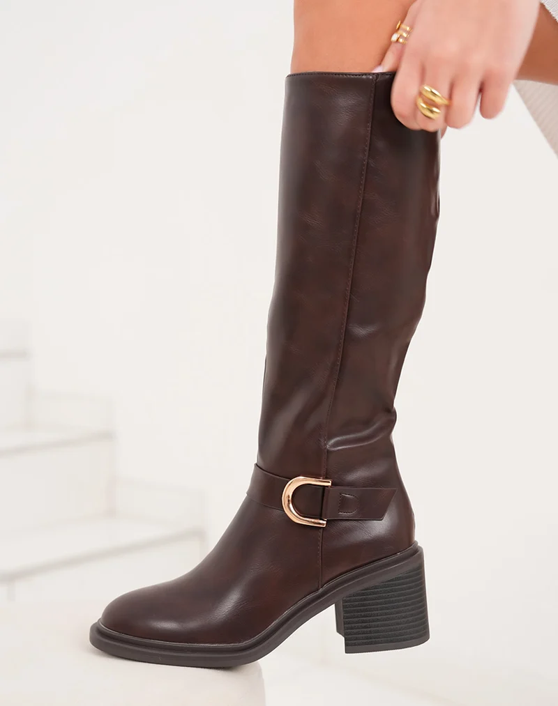 Bottes femme marron à petit talon avec boucle dorée