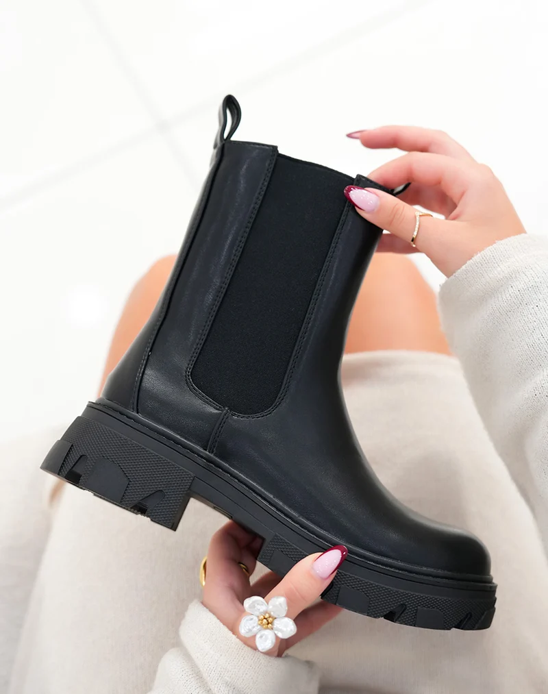Bottines femme noires montantes style Chelsea avec semelle crantée
