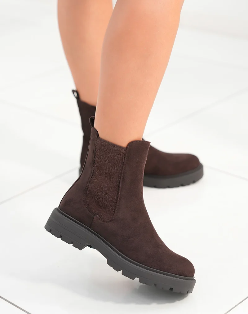 Bottines femme marron en suédine style Chelsea avec effet fourré et semelle crantée confort et style