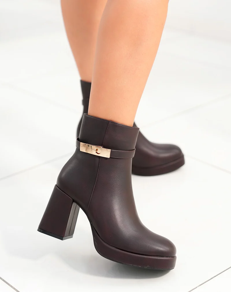 Bottines femme bordeaux foncé à talon haut carré avec plateforme et sangle dorée