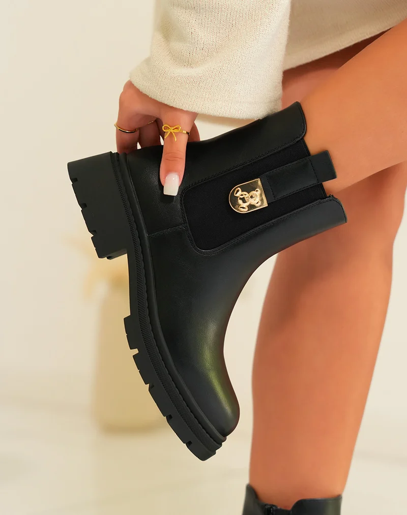 Bottines femme noires avec détail ourson doré et semelle crantée