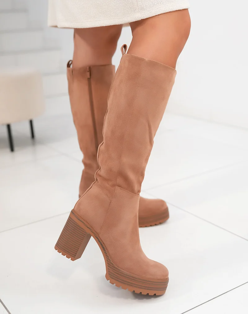 Bottes femme en suédine camel avec talon de 9 cm et plateforme crantée