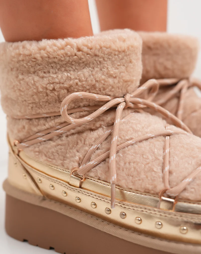 Bottines femme fourrées taupe à lacets avec clous dorés et semelle crantée