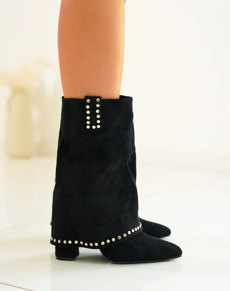 Bottines femme en suédine avec revers et clous argentés