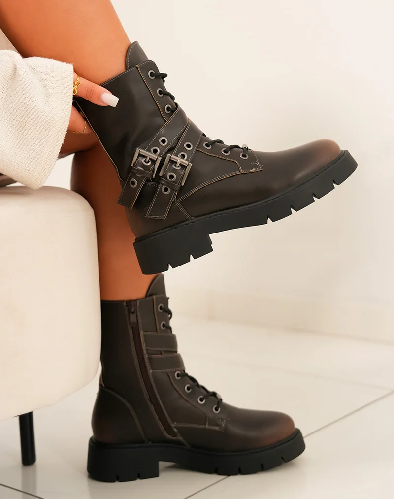 Bottines femme marron à lacets avec sangles argentées et semelle crantée