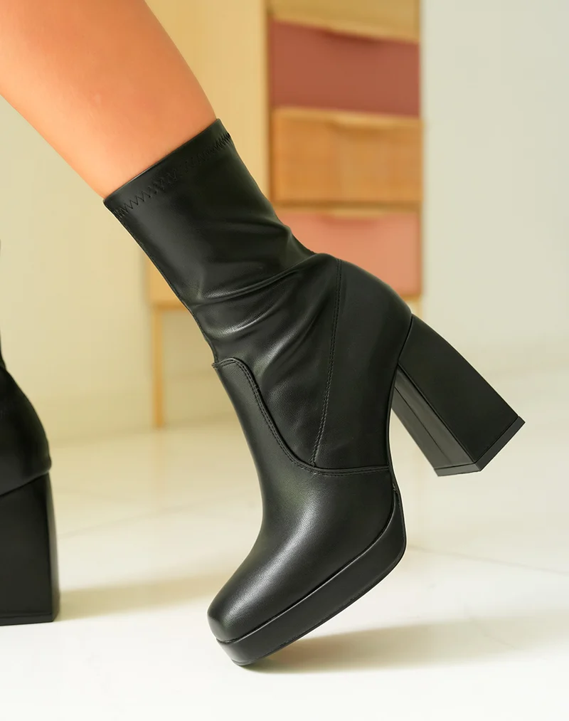 Bottines Noires Effet Chaussette Femme à Talon Haut Asymétrique
