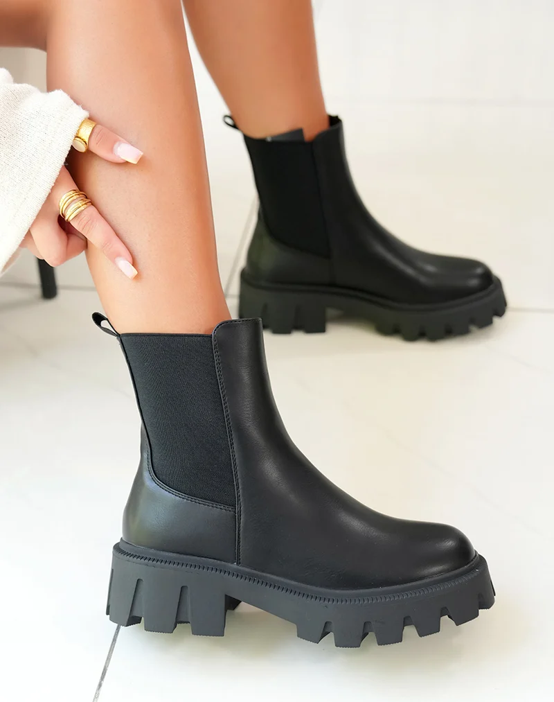 Bottines Montantes Noires Avec Large Élastique