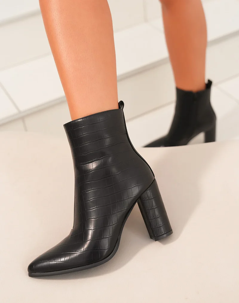 Bottines noires effet croco à bout pointu à talon