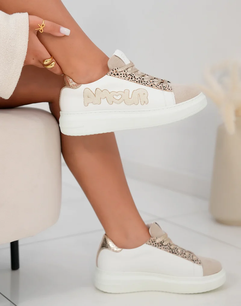 Basket femme blanche tendance avec inscription Amour et détails dorés