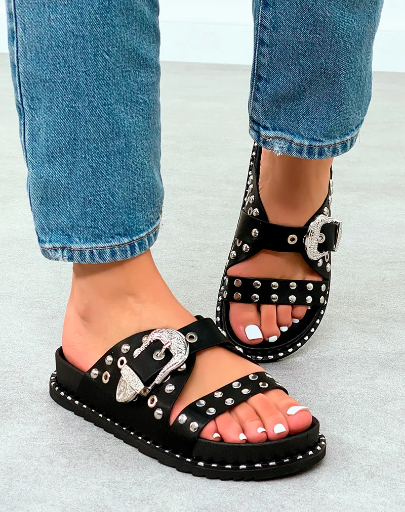 Sandales noires cloutées à fermoir argenté