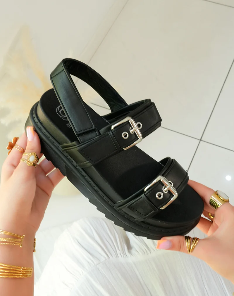 Sandales plateforme noires avec double brides pour un style urbain audacieux
