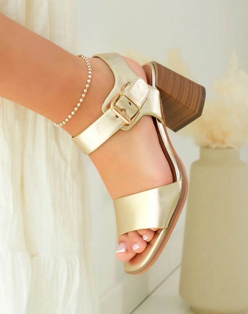 Sandales à talon dorées élégantes avec bride épaisse pour femme