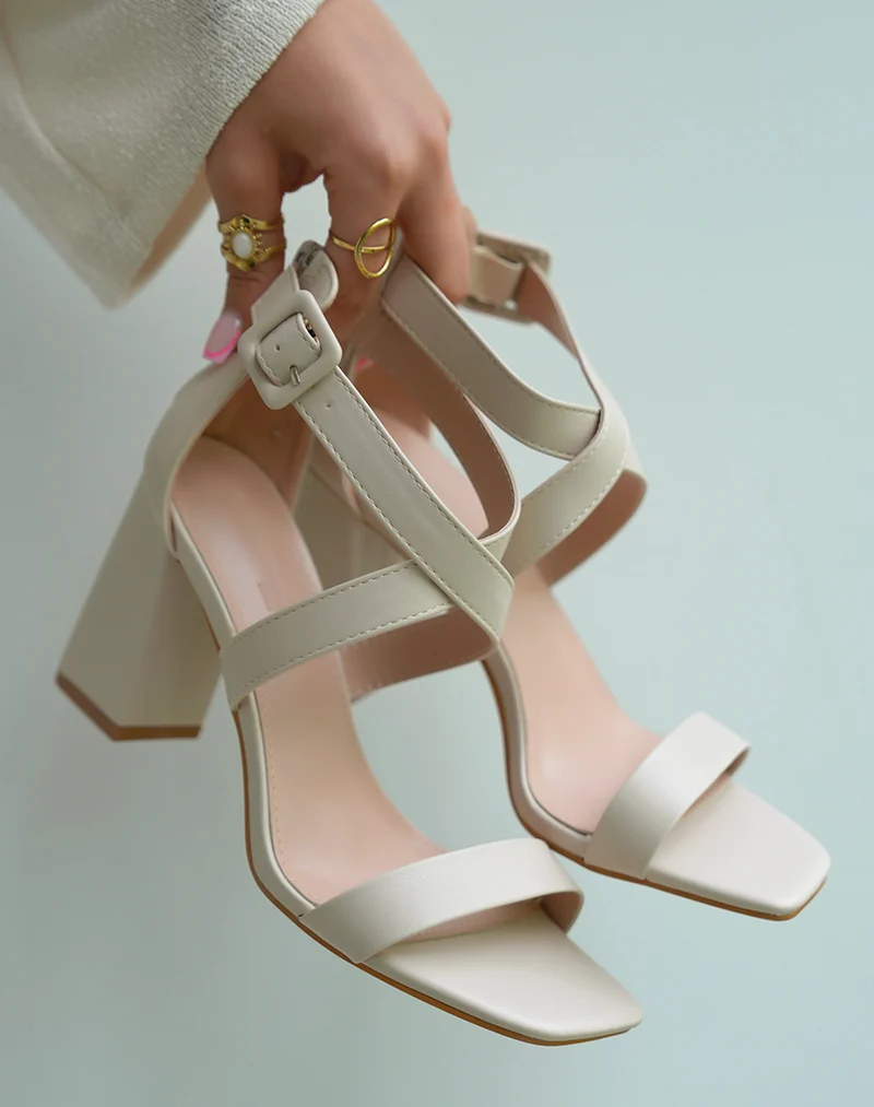 Sandales à talons femme beiges élégantes avec brides entrecroisées