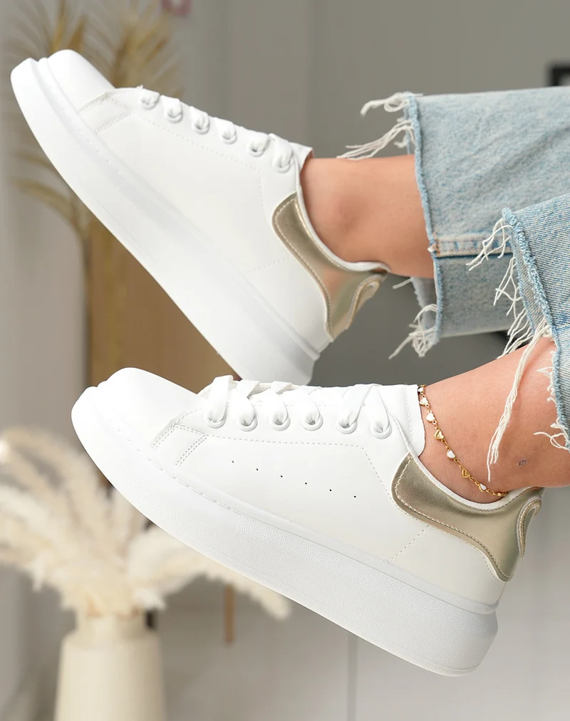Baskets femme blanches tendance avec empiècement doré irisé et détail cœur