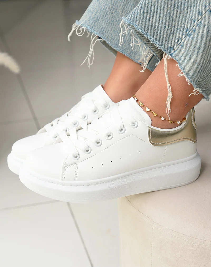 Baskets femme blanches tendance avec empiècement doré irisé et détail cœur