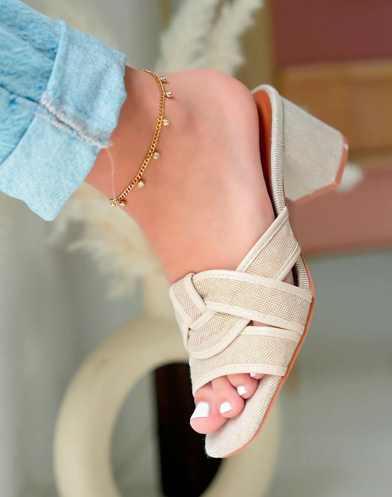 Mules femme beige en tissu à brides entrecroisées et talon épais