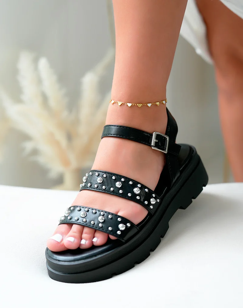 Sandales femme noires à double brides cloutées avec semelle épaisse crantée