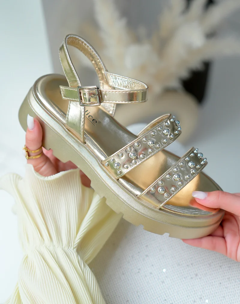 Sandales femme dorées à double brides cloutées avec semelle épaisse crantée