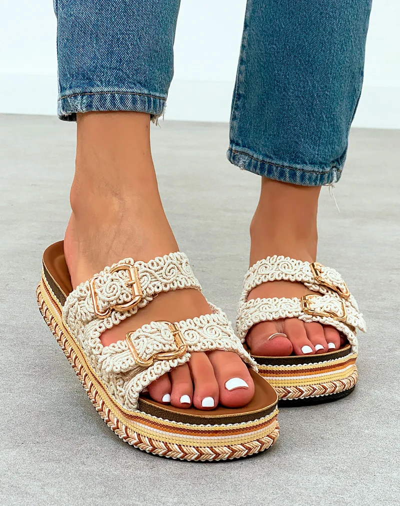 Mules Beige Brodées à Double Sangle et Plateforme Aztèque – Sophistication