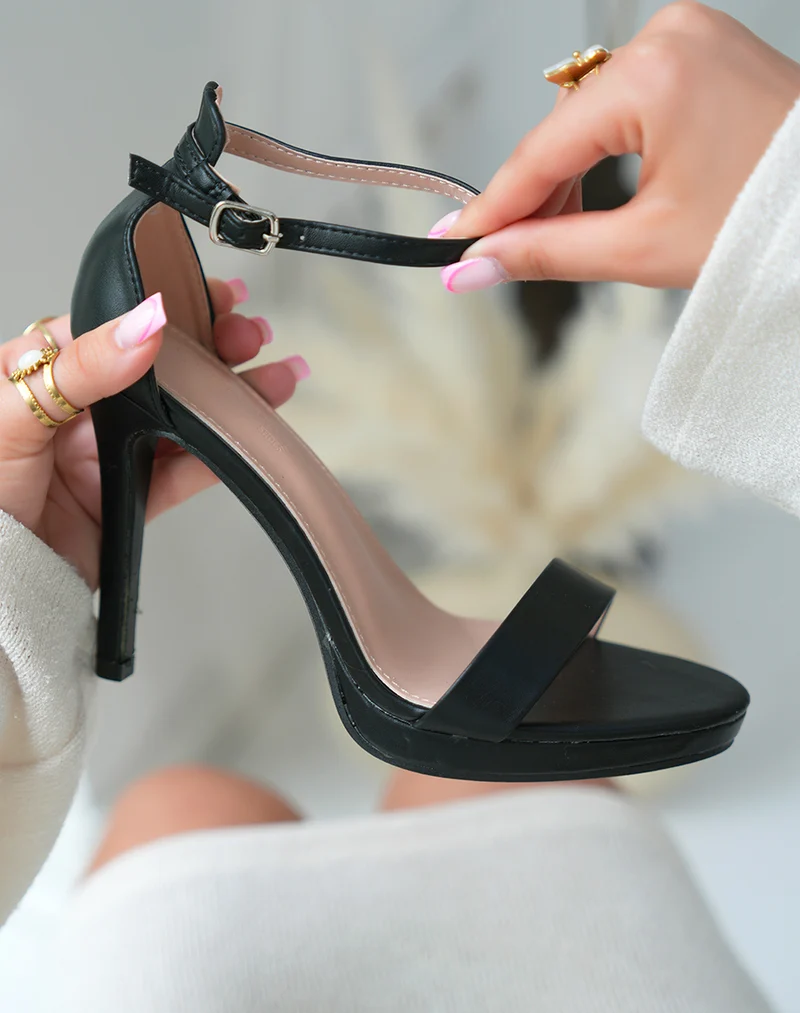Sandales à talons femme noires élégantes avec talon aiguille et petite plateforme