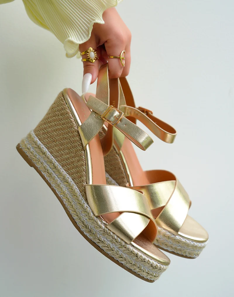 Sandales compensées femme en corde avec détails dorés et blancs