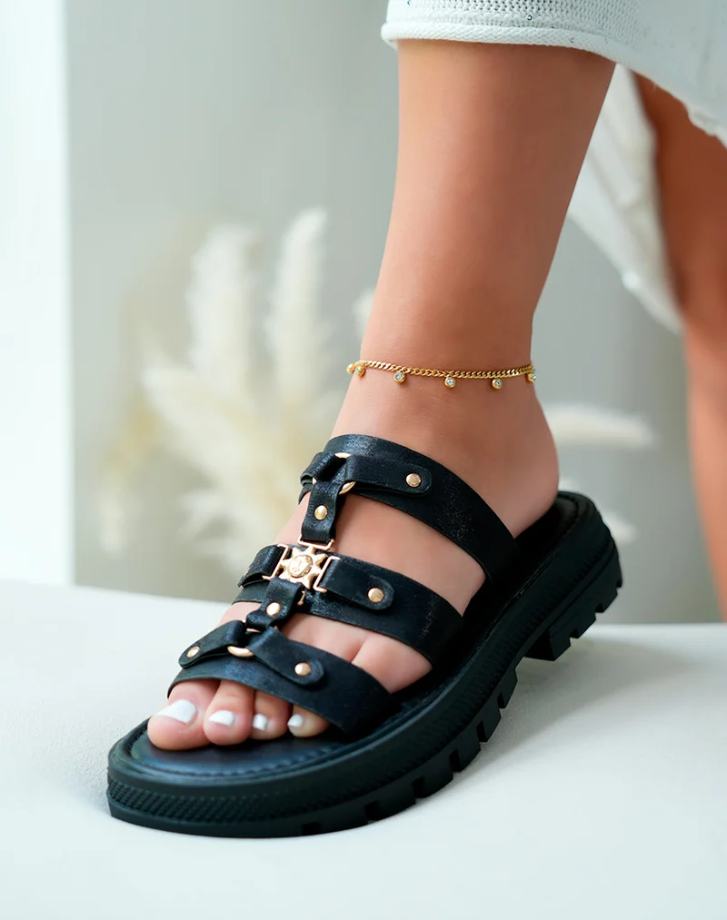 Mules Noires Cloutées avec Bijoux Soleil – Éclat et Audace au Quotidien