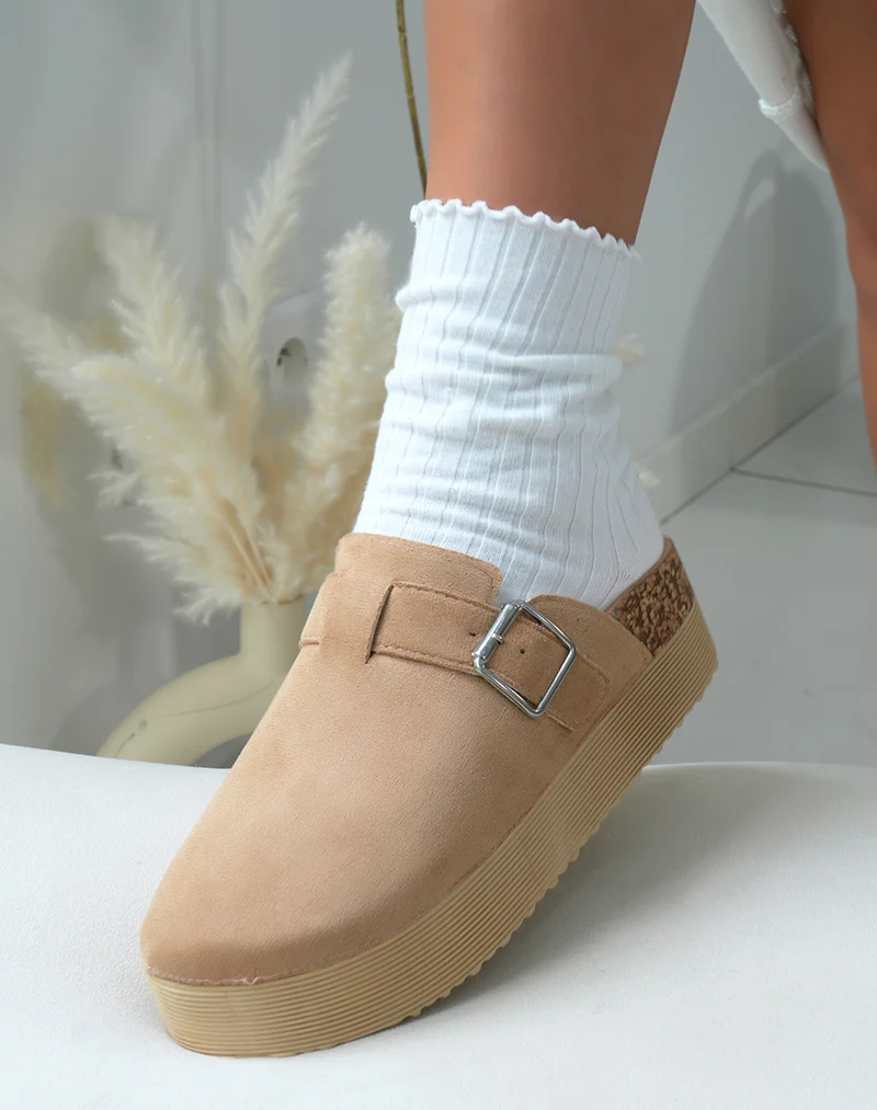 Mules fermées femme en suédine beige avec plateforme épaisse élégantes et confortables