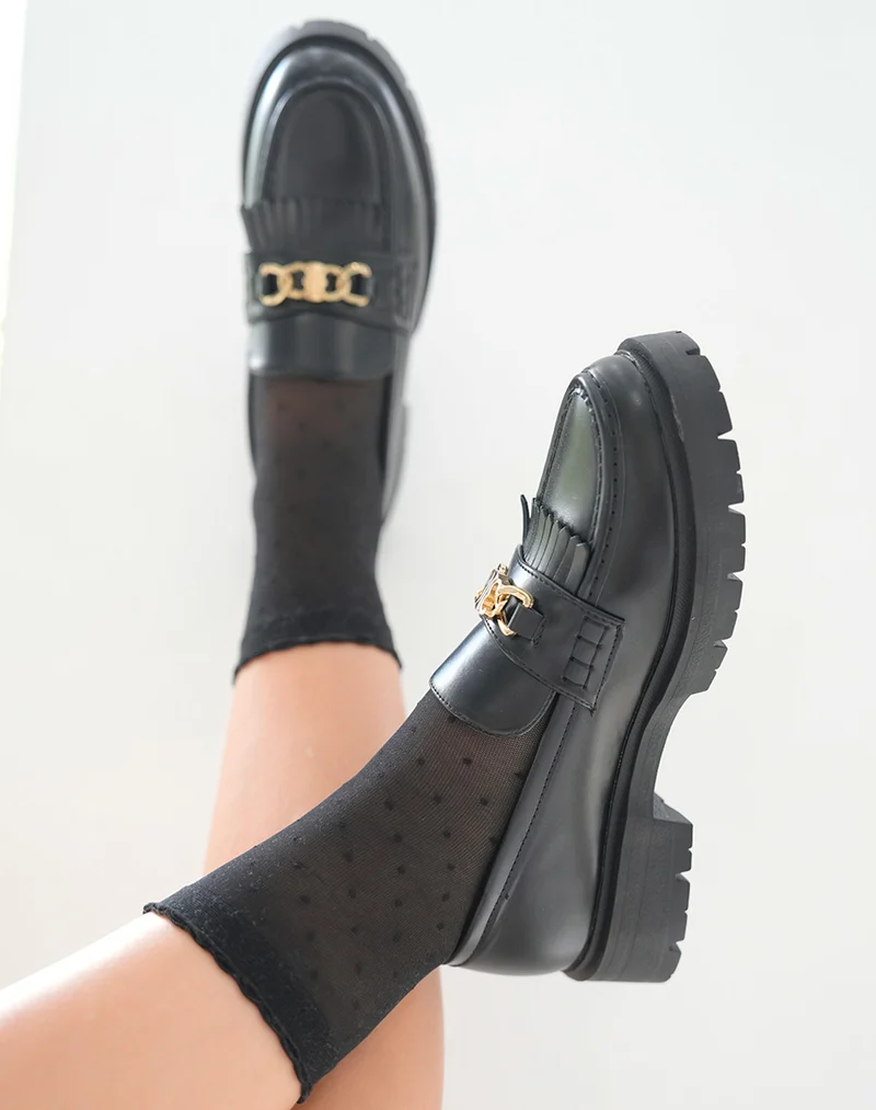 Mocassins noires tendance à détail dorée et semelle épaisse crantée