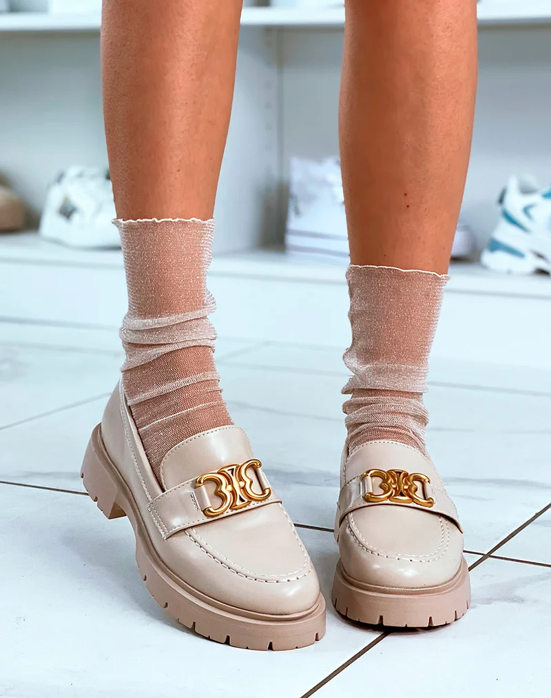 Mocassins beige à plateforme et à détail doré
