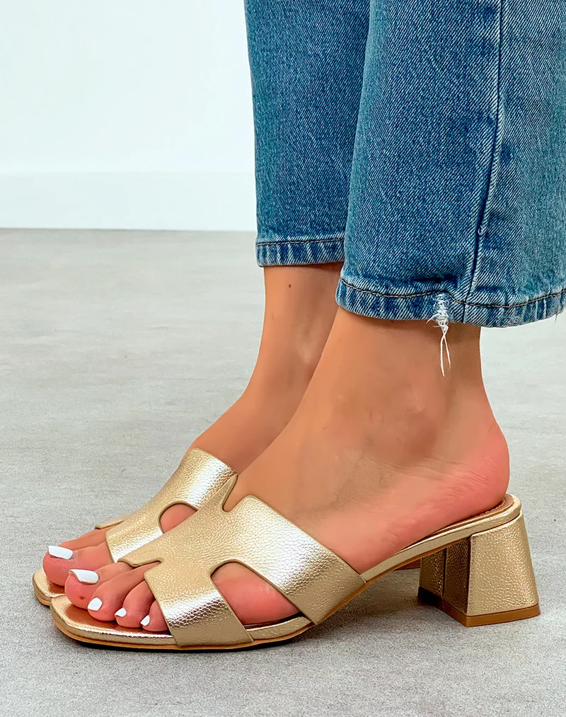 Mules Femme Doré à Petit Talon Carré et Brides Entrecroisées – Élégance et Lumineux