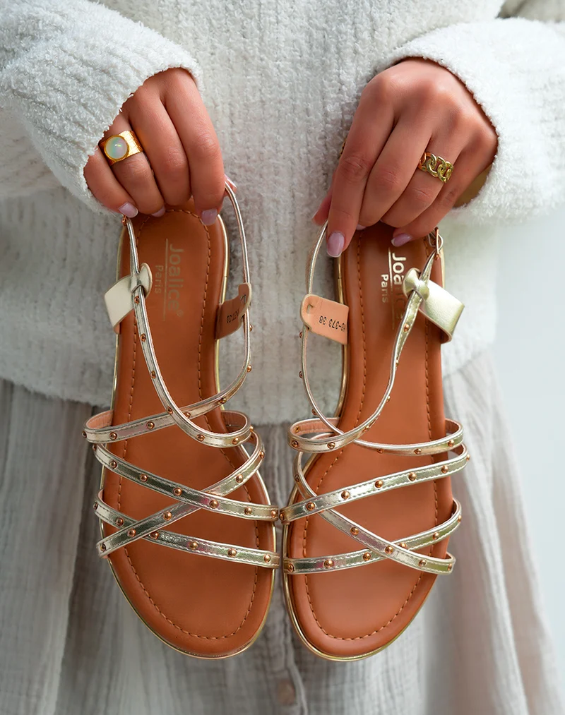 Sandales femme dorées à lanières cloutées – Éclat chic et allure moderne