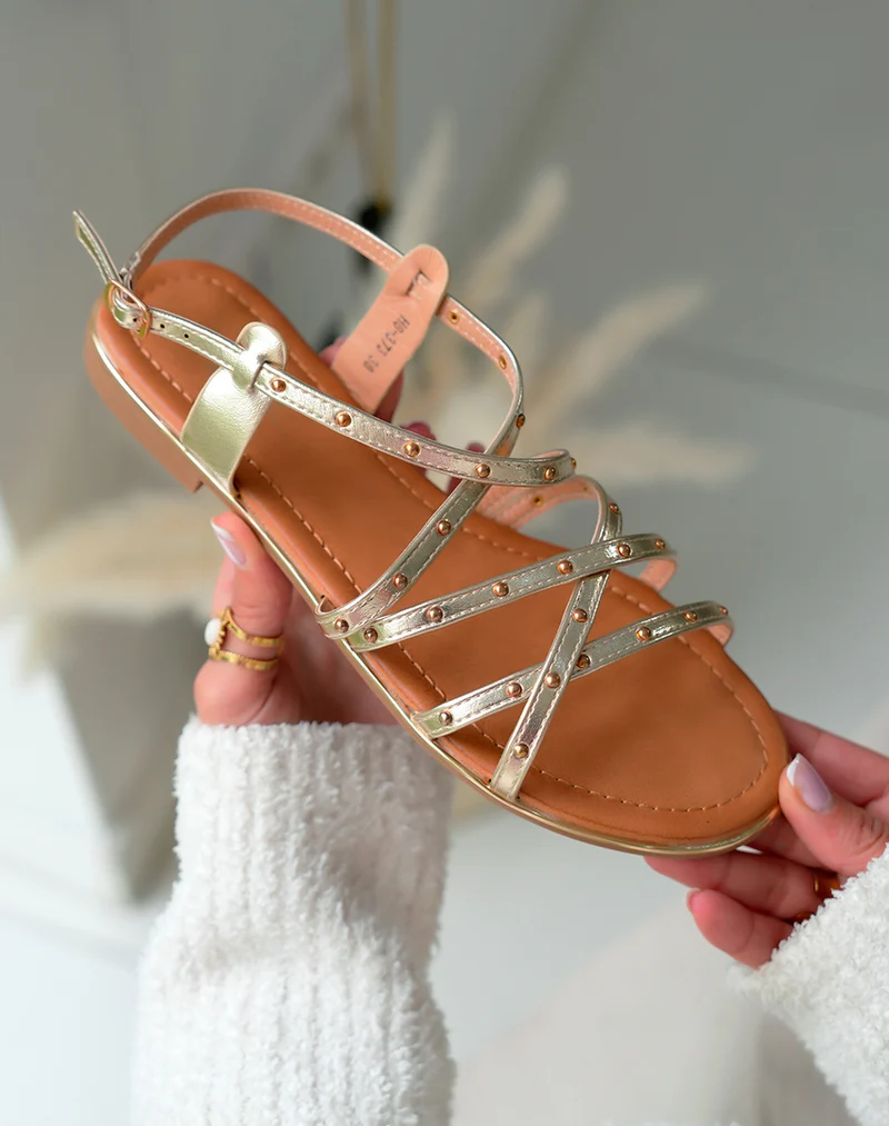 Sandales femme dorées à lanières cloutées – Éclat chic et allure moderne