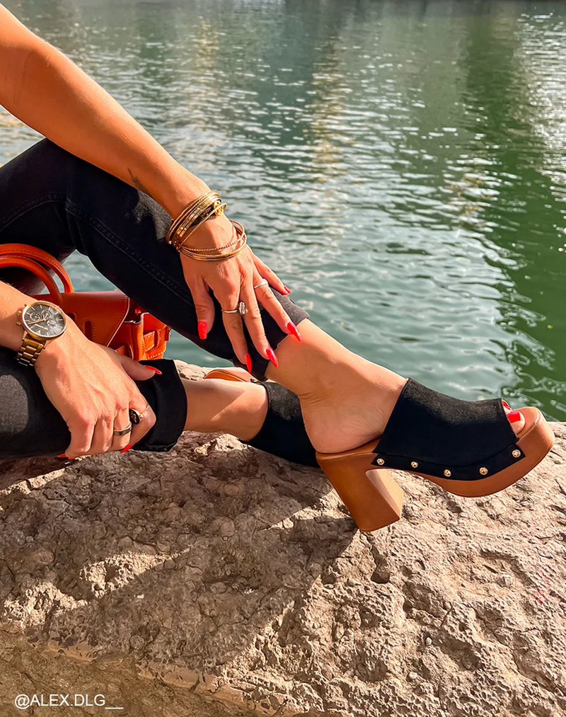 Mules sabots noires à talons carré en suédine