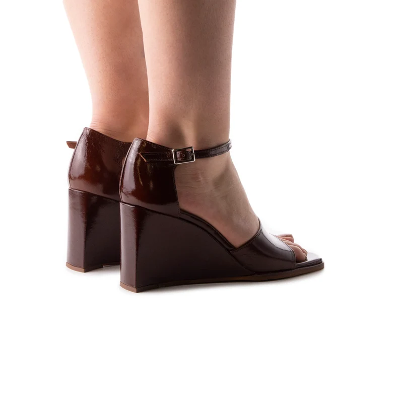 Mariposa Chestnut Leather