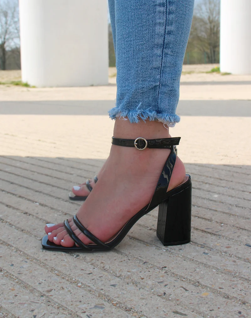 Sandales vernies noires à double fines brides avant à talon