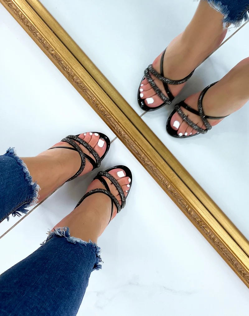 Mules noires à lanières croisées à strass et talon haut
