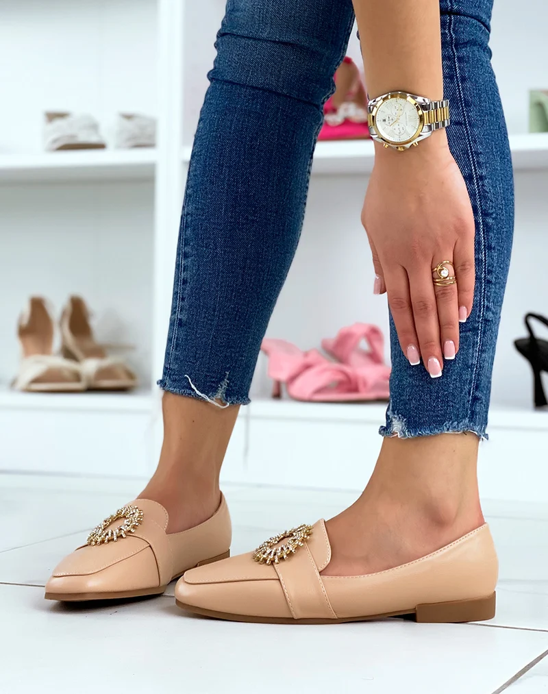 Mocassins beiges avec détail doré