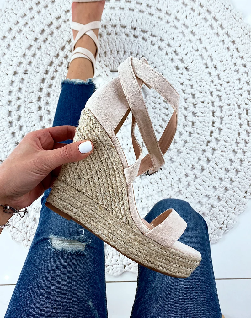 Compensés beige à talon en suédine
