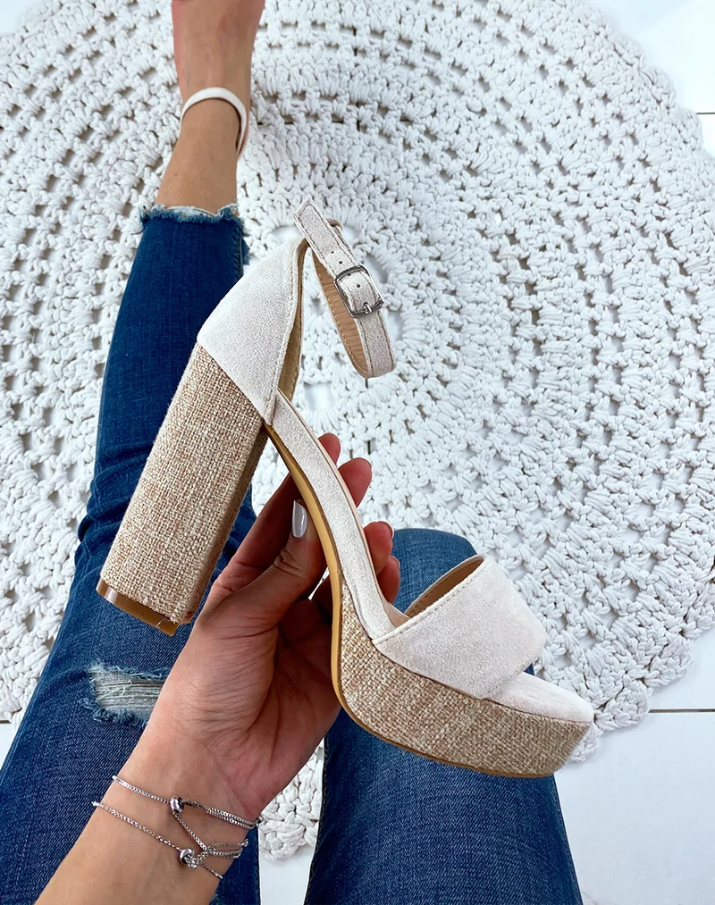Sandales à talon en suédine beige
