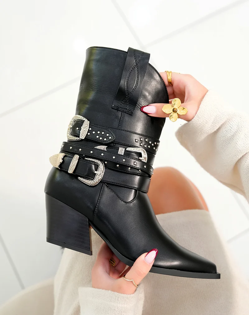 Bottines femme noires style cow-boy avec boucles ceinture et talon biseauté