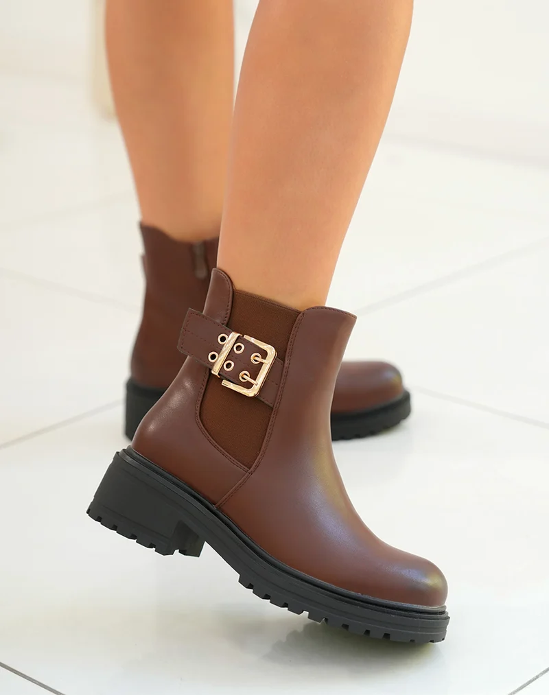 Bottines femme camel avec lanière dorée et semelle crantée