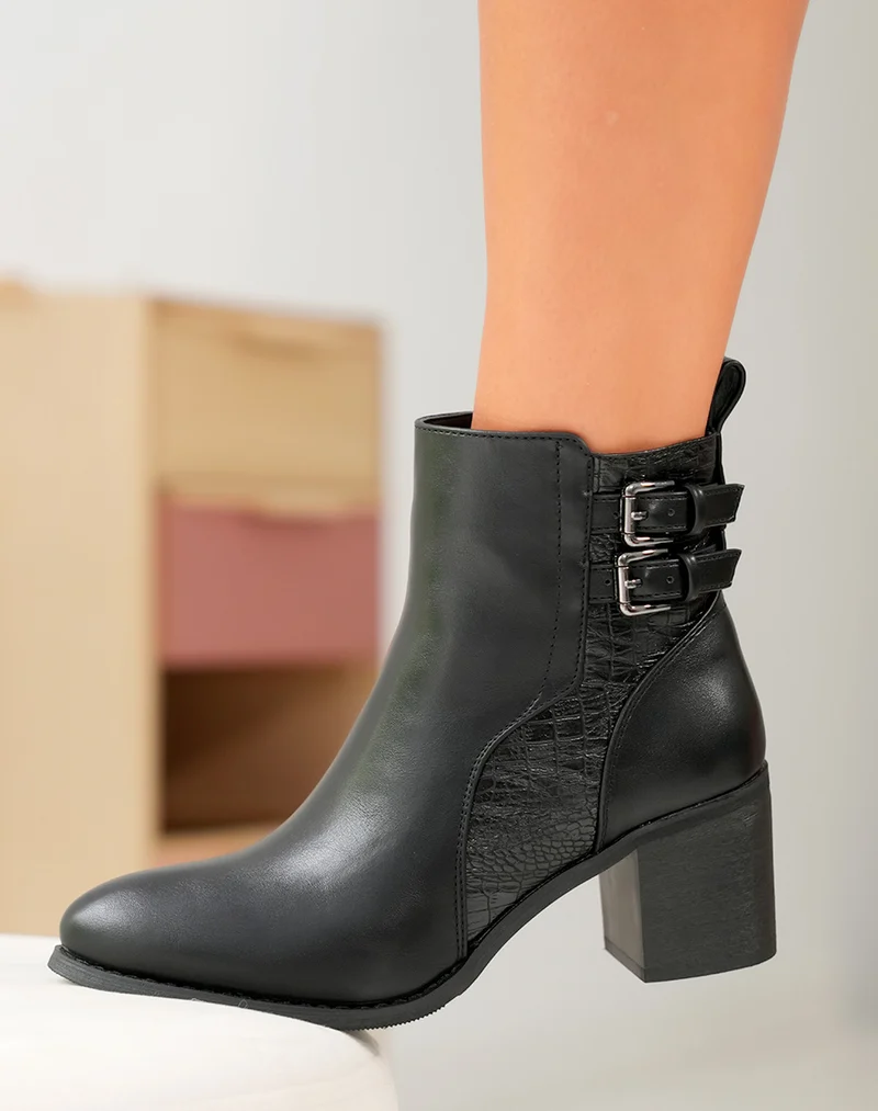 Bottines Noires Bi-Matière : L'Incontournable Tendance de la Saison
