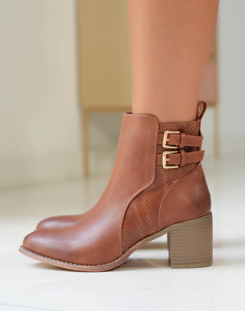 Bottines Camel Bi-Matière : Un Classique Raffiné Réinventé