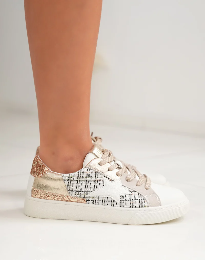 Baskets blanches et dorées avec empiècement en tweed