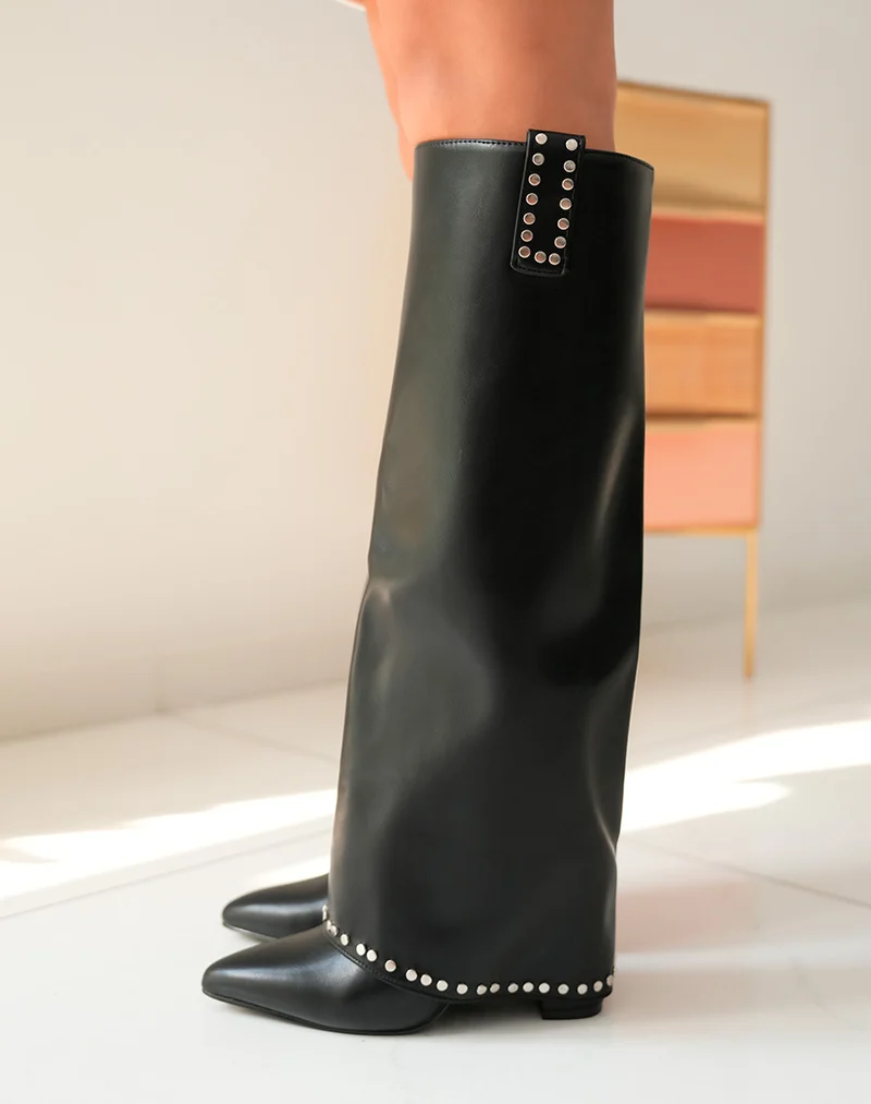Bottes Noires à Talon Carré avec Détails Cloutés pour Femme