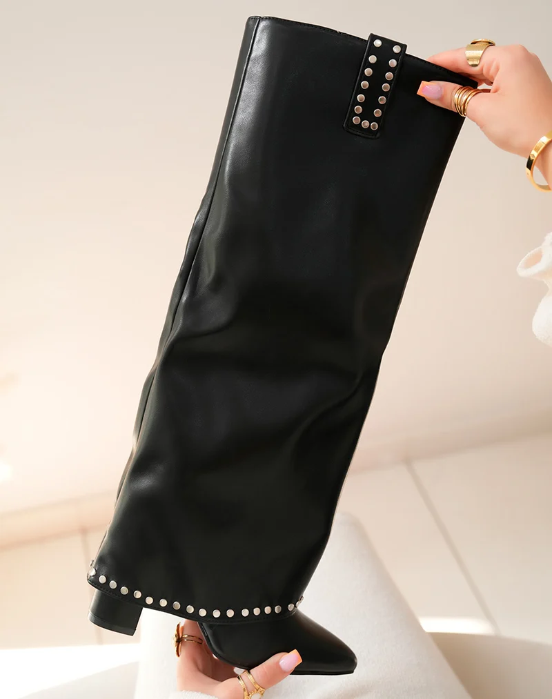Bottes Noires à Talon Carré avec Détails Cloutés pour Femme