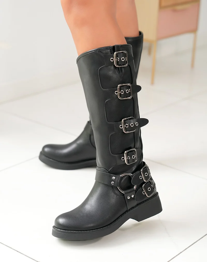 Bottes noires à multiples lanières argentées pour femme